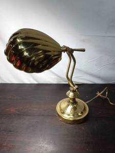 lot 22 image: MCM Clam Shell Table Lamp