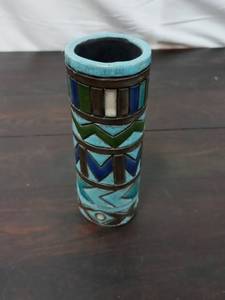 lot 26 image: Southwest Style Pottery Vessel
