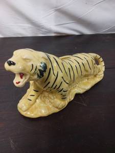 lot 31 image: Vintage Ceramic Jaguar Planter