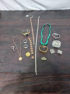 lot 50 image: Collection of Costume Jewelry