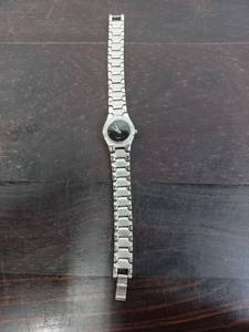 lot 55 image: Womans Gucci Quartz Watch
