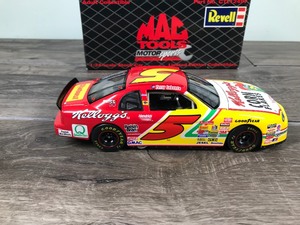 lot 11 image: 1997 Revell Mac Tools Motor Sports Terry Labonte #5  Kellogs Corn Flakes 124 scale die cast stock car