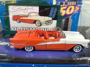 lot 15 image: 1997 Road Champs Fabulous 50s  1955 Oldsmobile Starfire 143 scale die cast