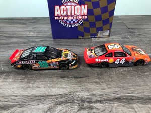 lot 45 image: 1998 Nascar Racing Action Platinum Series Collectibles 2 car set Bobby Labonte #18 & Tony Stewart #44  Small Soldiers 132 scale die cast stock cars