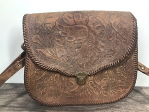 lot 119 image: Vintage leather purse  carrying pouch