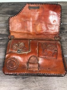 lot 120 image: Vintage leather purse  carrying pouch