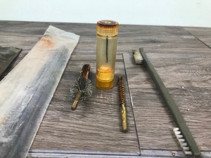lot 142 image: M16A1 Weapon cleaning kit with case