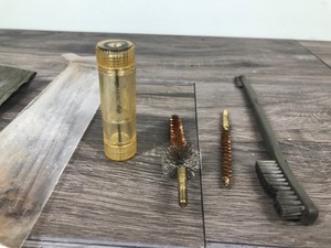 lot 143 image: M16A1 weapon cleaning kit with case