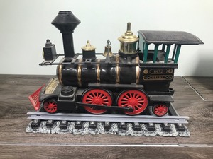 lot 175 image: Vintage Jim Beam Beams LOCOMOTIVE CAR  decanter WITH TRACK