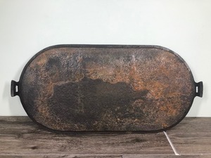 lot 179 image: Vintage Cast Iron Oval Shallow Long Pan Griddle