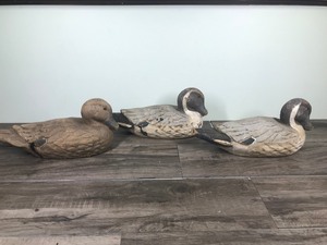 lot 181 image: 3 - Vintage Carry Lite duck decoys