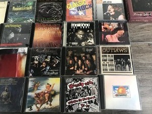 lot 185 image: Lot of music CDs
