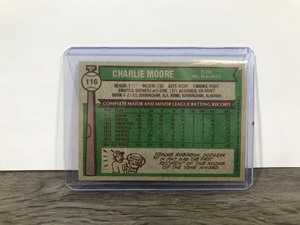 lot 364 image: 1976 Topps Charlie Moore baseball card #116
