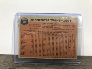 lot 366 image: 1962 Topps Minnesota Twins Team baseball card #584