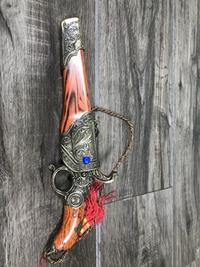 lot 385 image: Dorado pistol knife with holder