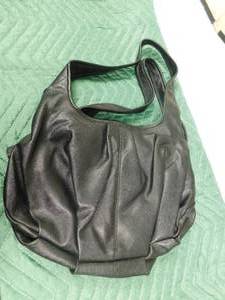 lot 202 image: Simply Vera Wang purse