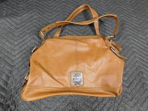 lot 204 image: Relic brand collection purse