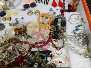 lot 205 image: Flat of jewelry