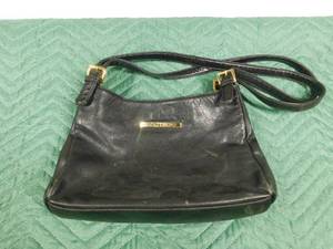 lot 207 image: Carriage House purse