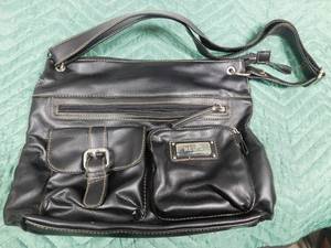 lot 209 image: Relic purse