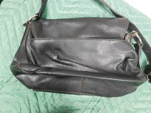 lot 211 image: Liz claiborne Villager purse