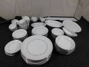 lot 213 image: 70pc Sango china