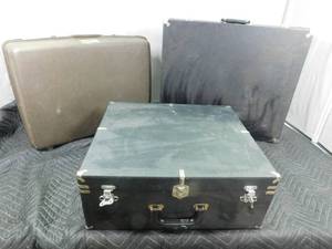 lot 243 image: 1 suitcase and 2 cases