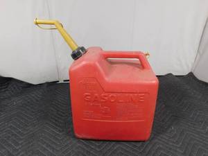 lot 248 image: Gas can w nozzle