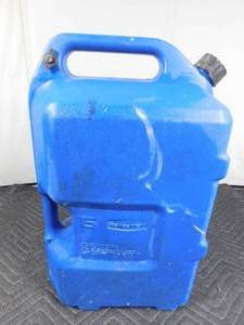 lot 250 image: Rubbermaid kerosene can