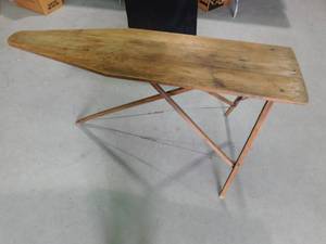 lot 252 image: Rid-Jid table