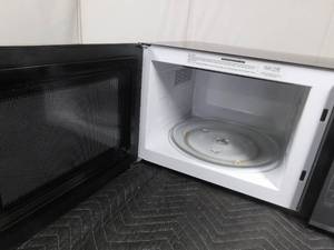 lot 253 image: Emerson microwave