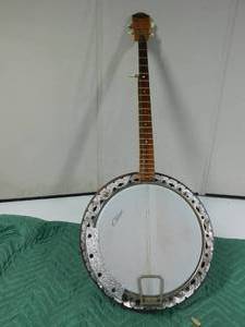lot 264 image: Contessa Banjo
