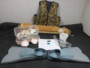 lot 280 image: Lg net, life vest, flippers, shells and more