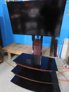 lot 285 image: VIZIO TV w stand