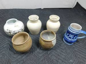 lot 291 image: Box of pottery