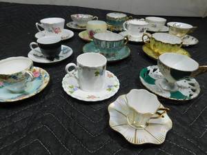 lot 294 image: Cups and saucers