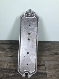 lot 400 image: Midwest HOMCO1364 Aluminum Wall Hook Eagle LanternBellPlant