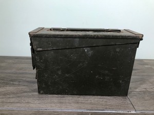 lot 401 image: Military Ammo can