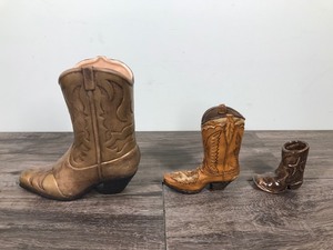 lot 412 image: 3 - Cowboy boot figurines