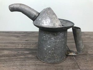 lot 423 image: Antique Vintage Lawson  NYC PA One Quart Liquid Oil Can With Spout