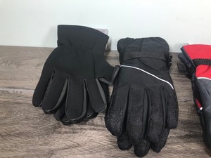 lot 424 image: 6 - pairs of winter gloves