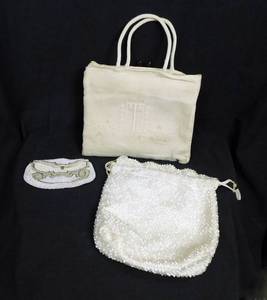 lot 52 image: Lot of 3 Vintage Handbags
