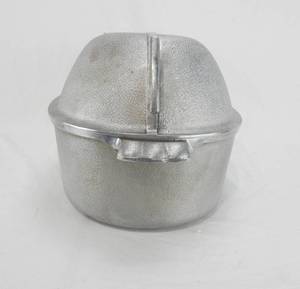 lot 78 image: Vintage Guardian Service Large Turkey Roaster with Cover