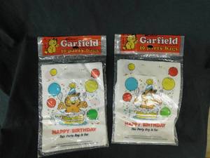 lot 31 image: Vintage 1978 Garfield Party Bags - 2 Sealed Bags of 10 Per Bag