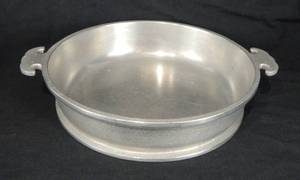 lot 84 image: Vintage Guardian Service Ware Chicken Fryer with Cover
