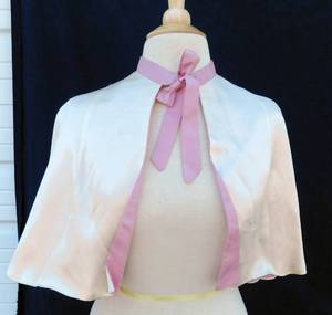 lot 55 image: Vintage Reversible Ladies Capelet