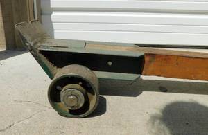 lot 28 image: Vintage Wood Lever Dolly Pry J Bar