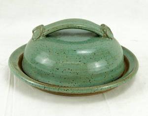 lot 97 image: Pottery Cheese or Butter Dome Dish