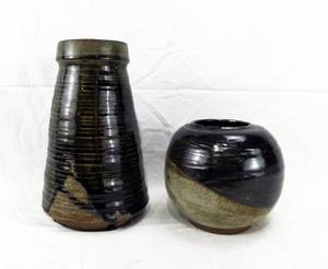 lot 104 image: Lot of 2 Stoneware Glazed Pottery Vases