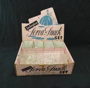 lot 117 image: Vintage 8 Piece Anchorglass Serva-Snack Set in Original Box